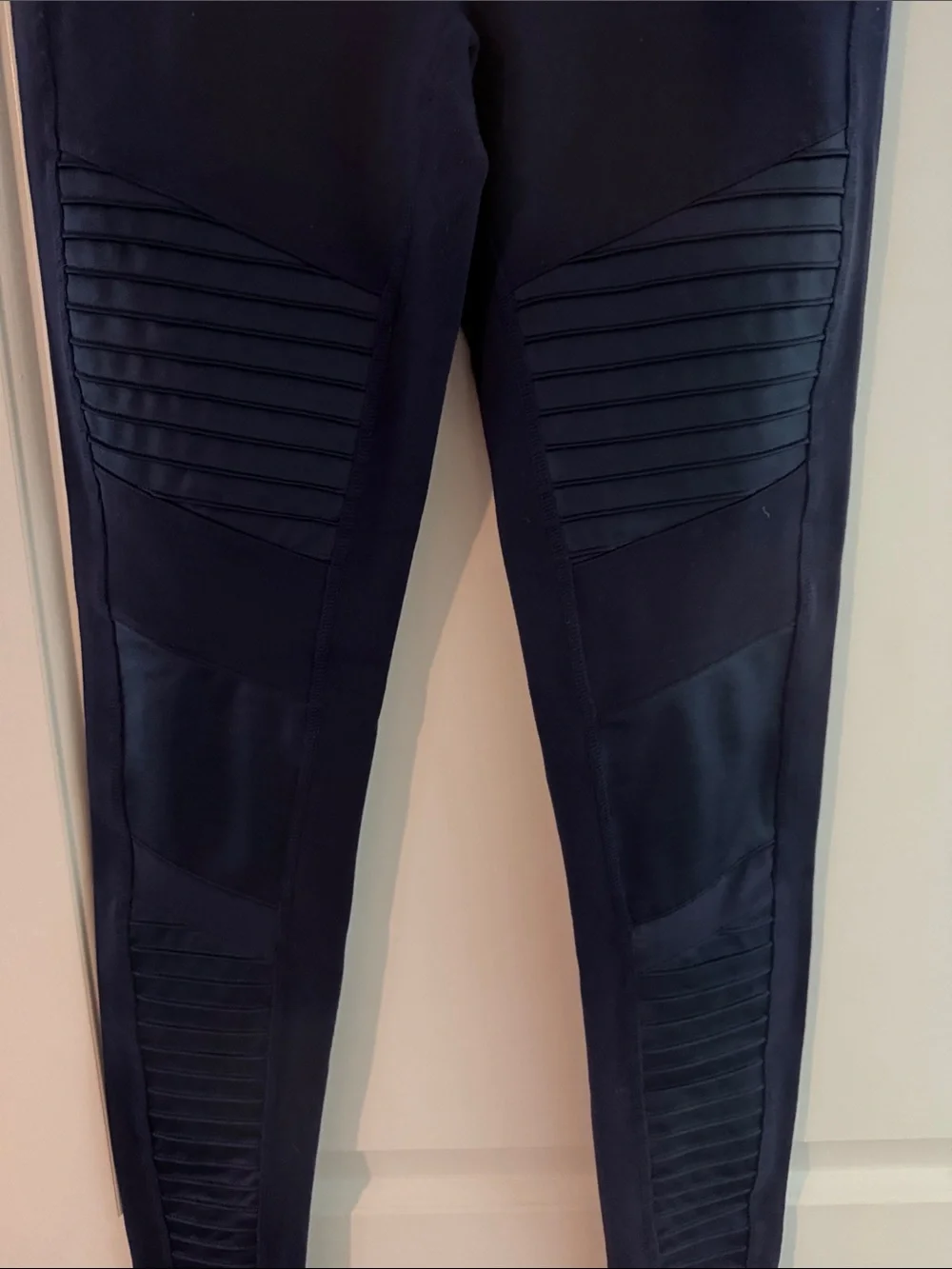 ALO Yoga classic nay